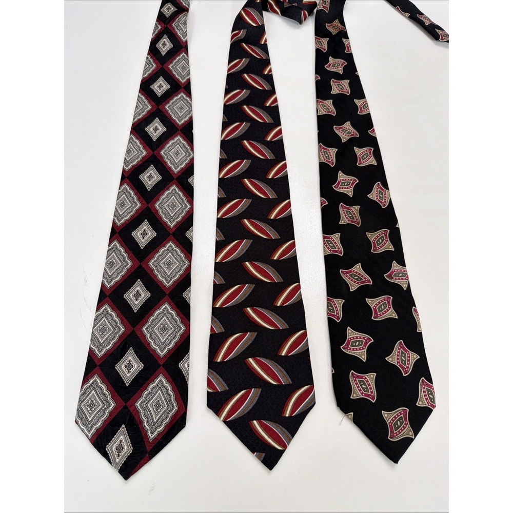 Tom James Mens Neckties Lot of 3 100% Silk Made USA Geometric Red Black.    5291
